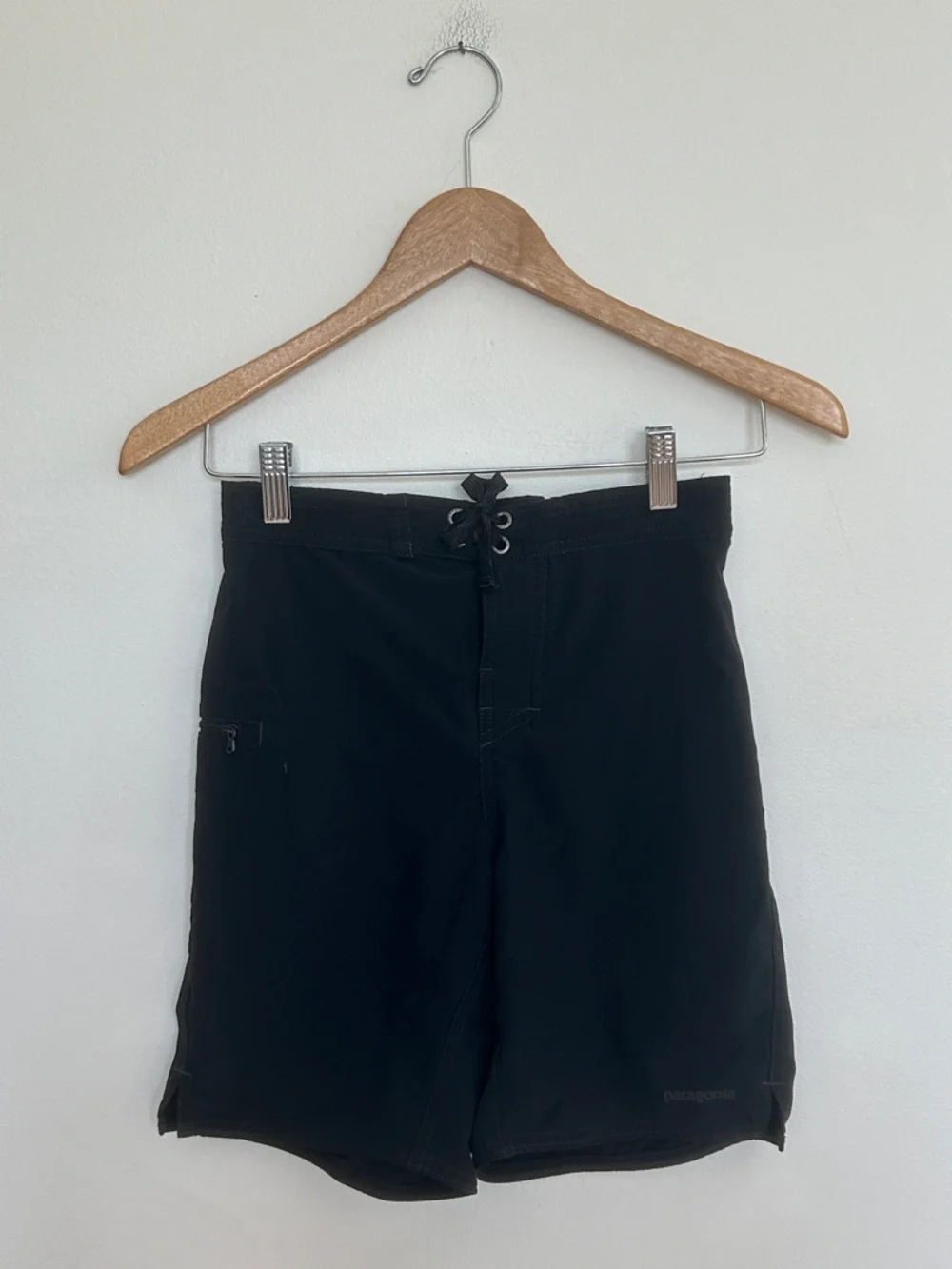 Patagonia Boys Black Board Shorts Size Large 12